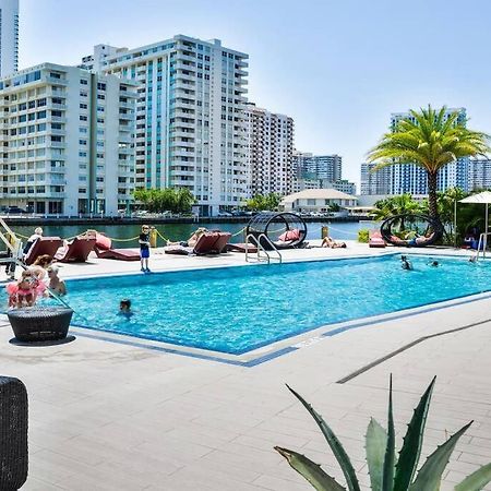 2BD 2BA Condo @Beachwalk Resort W/Pool Hallandale Beach Esterno foto