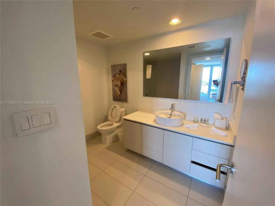 2BD 2BA Condo @Beachwalk Resort W/Pool Hallandale Beach Esterno foto