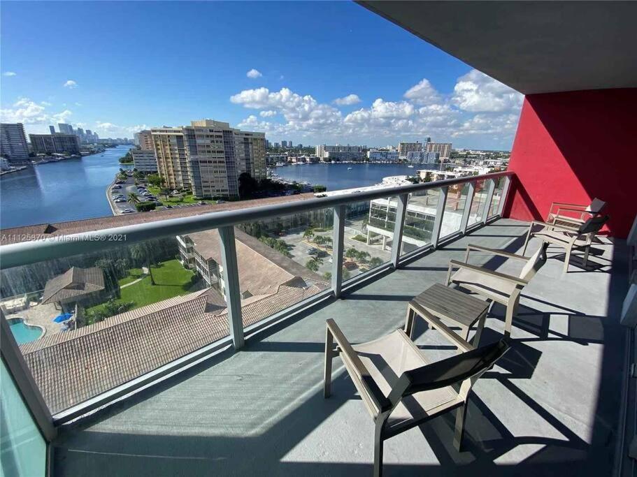 2BD 2BA Condo @Beachwalk Resort W/Pool Hallandale Beach Esterno foto