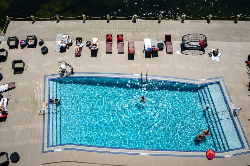 2BD 2BA Condo @Beachwalk Resort W/Pool Hallandale Beach Esterno foto