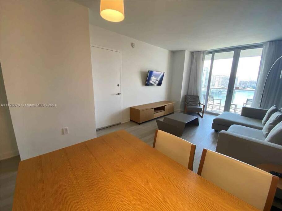 2BD 2BA Condo @Beachwalk Resort W/Pool Hallandale Beach Esterno foto